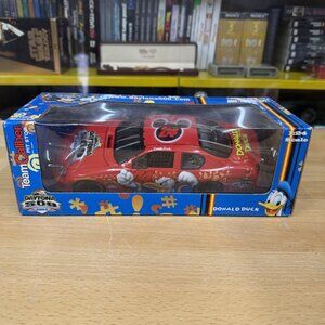 2004 Team Caliber 1:24 Disney Donald Duck #14 NASCAR Daytona 500 Diecast Car